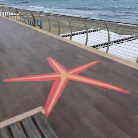 Stella Marina In Pieno Centro Di Sulla Passeggiata E A Un Passo Dal Mare *