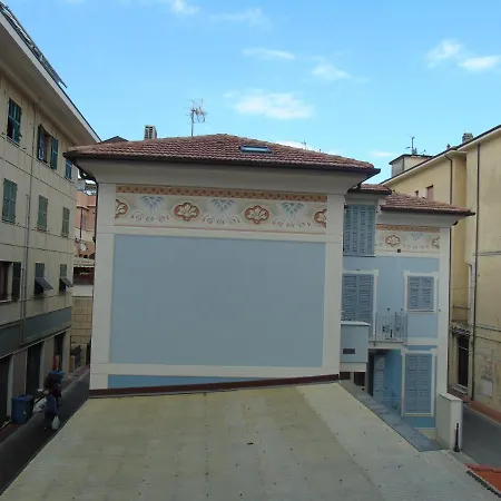 Stella Marina In Pieno Centro Di Sulla Passeggiata E A Un Passo Dal Mare Appartement Pietra Ligure